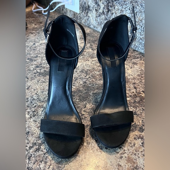 Black Ankle Strap heels - Picture 2 of 11